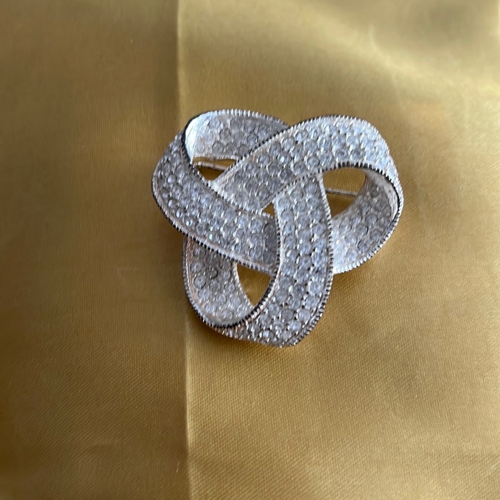 Beautiful ROWAN brooch